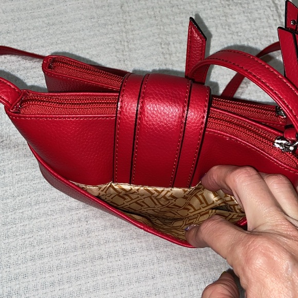 Like new Tignanello Crossbody Turnlock Bag - Picture 4 of 16